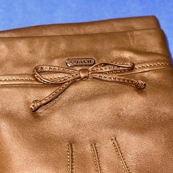 *NWT* COACH Bow Leather Gloves - Picture 4 of 6
